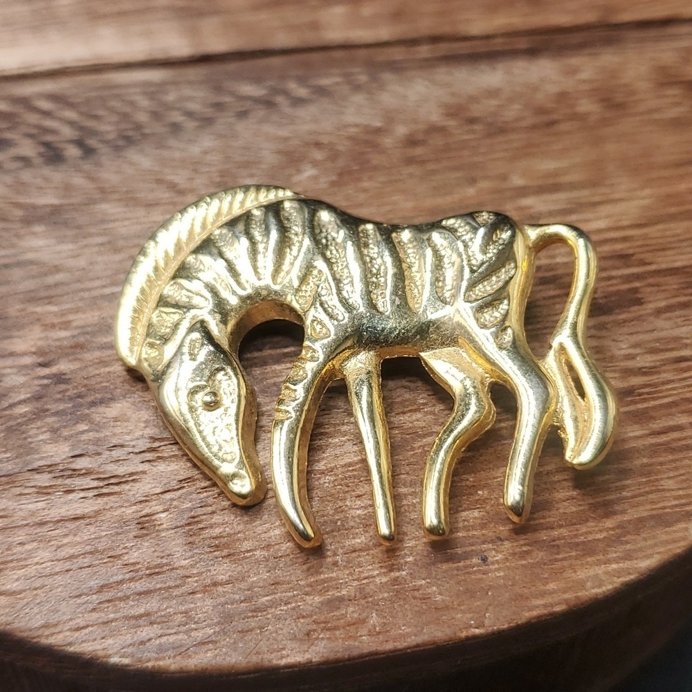 B505 zebra safari brooch